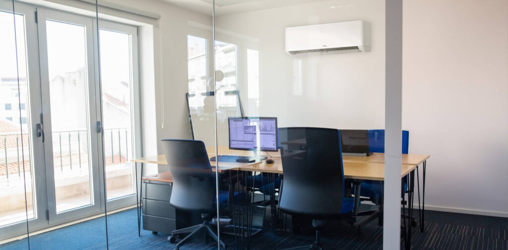 Klimatyzacja w biurze — jak wpływa na pracę