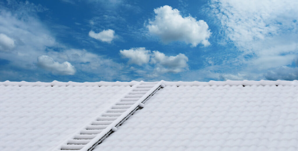 Jak dbać o dach zimą?